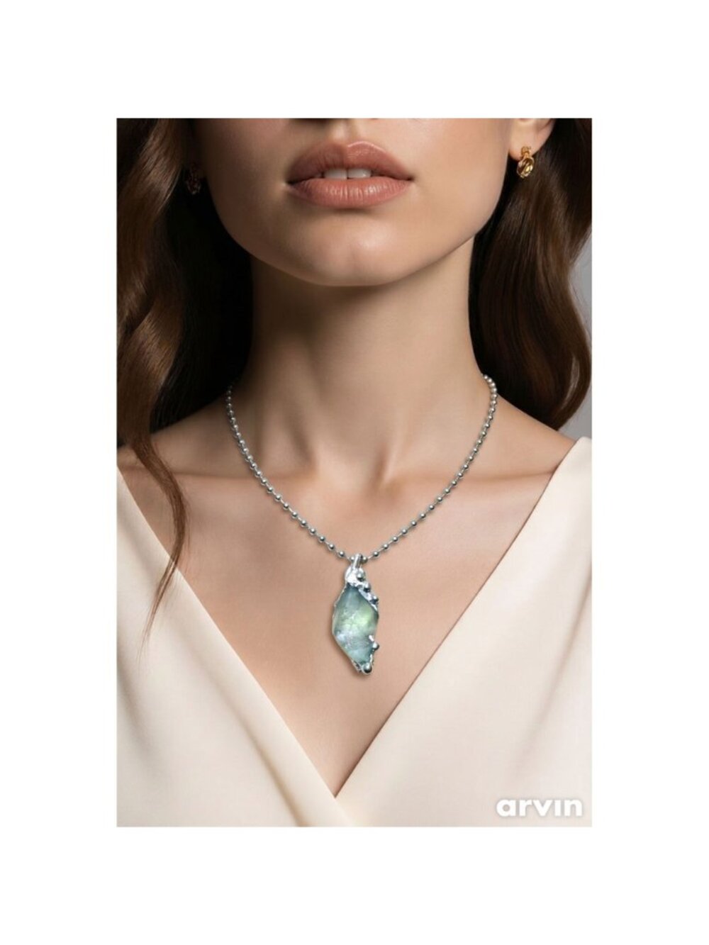Green Fluorite Pendant Necklace - Artisan Metalwork Halo Bezel - Alma Antigua - Picture 13 of 16